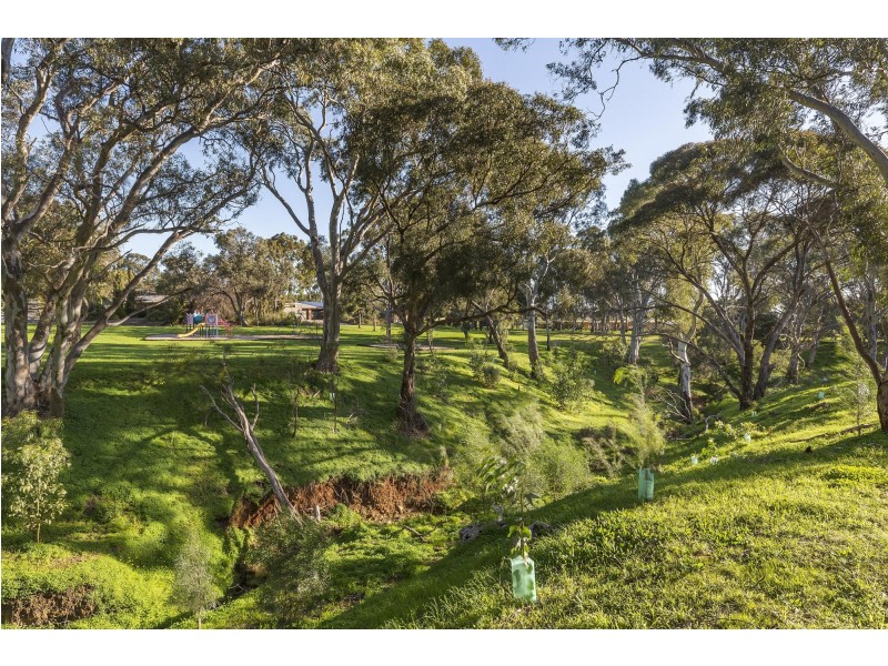 9 Lexcen Grove, Happy Valley SA 5159