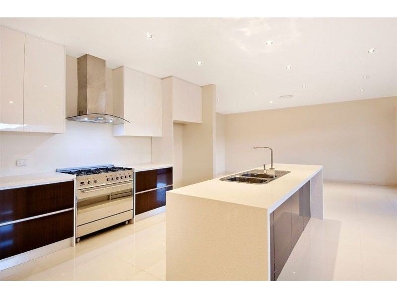 8 Crimson Crescent, The Ponds NSW 2769