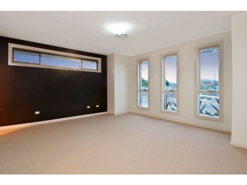 8 Crimson Crescent, The Ponds NSW 2769