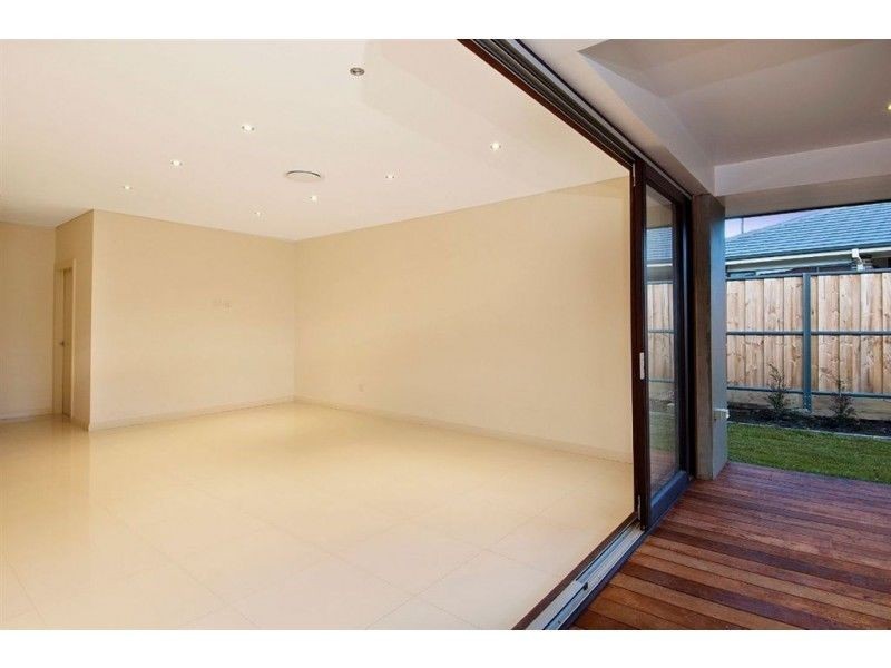 8 Crimson Crescent, The Ponds NSW 2769