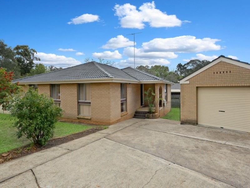 1 Molyneaux Avenue, Kings Langley NSW 2147