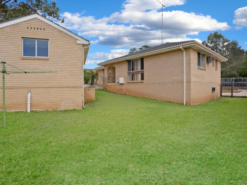 1 Molyneaux Avenue, Kings Langley NSW 2147