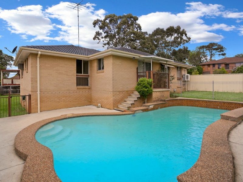 1 Molyneaux Avenue, Kings Langley NSW 2147