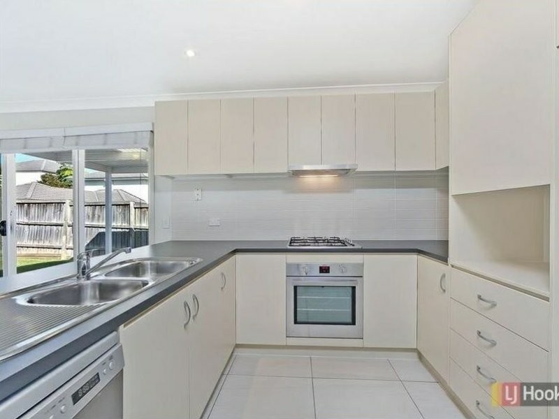 33 Ashtead Parade, Stanhope Gardens NSW 2768