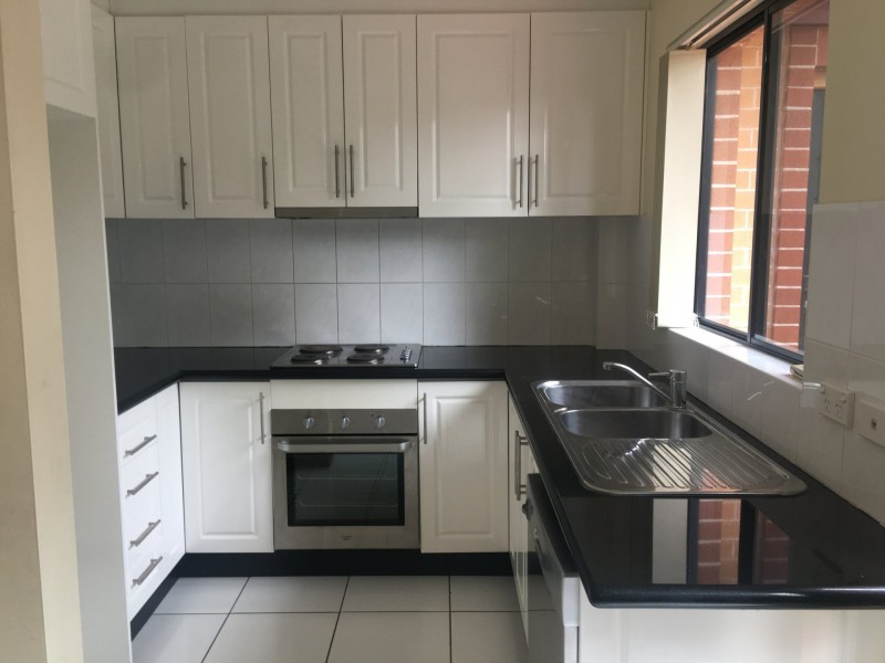 2/28 Anderson Road, Northmead NSW 2152