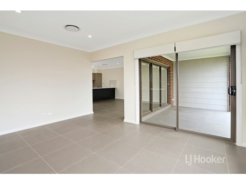 92 Sundowner Parkway, Box Hill NSW 2765