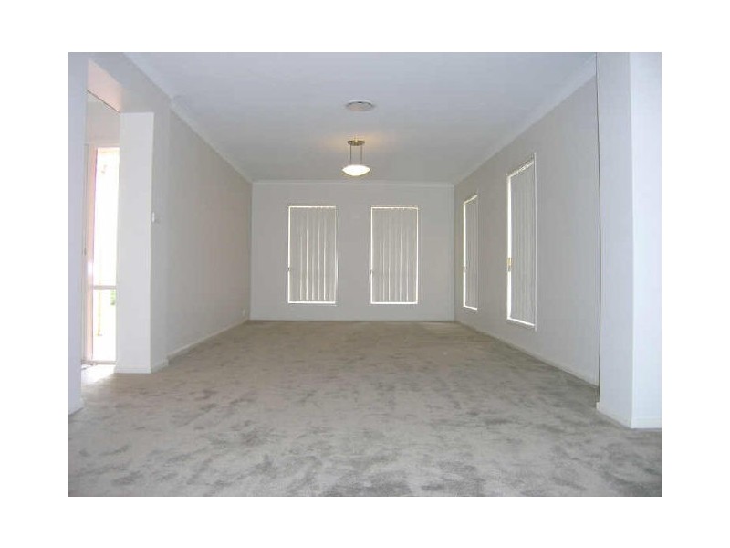 8 Linton Street, Stanhope Gardens NSW 2768