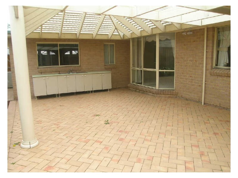 24 Roxburgh Cres, Stanhope Gardens NSW 2768