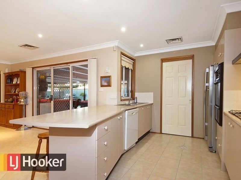 6 Zammit Avenue, Quakers Hill NSW 2763