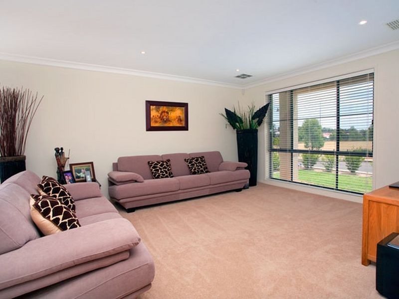 6 Henfield Street, Stanhope Gardens NSW 2768