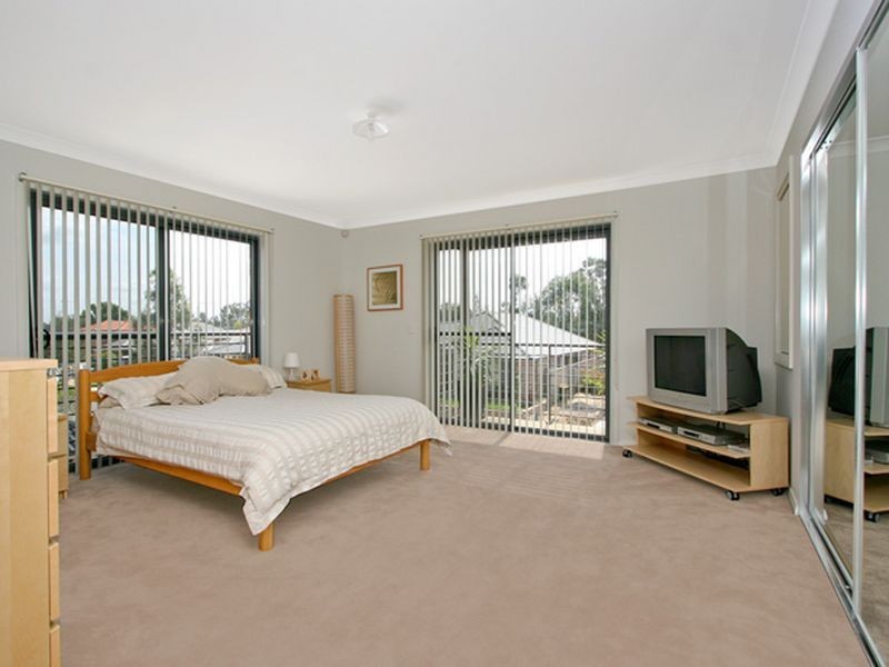 33 Roxburgh Crescent, Stanhope Gardens NSW 2768