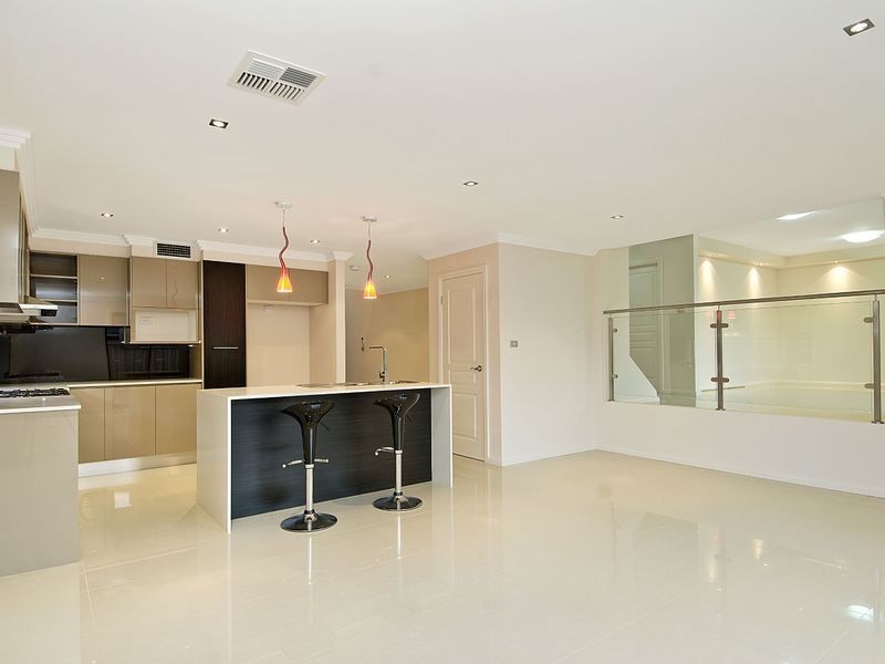 6 Huon Close, Stanhope Gardens NSW 2768