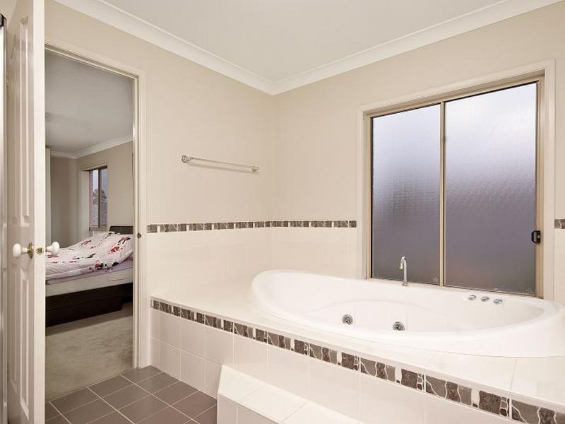 8 Linton Street, Stanhope Gardens NSW 2768