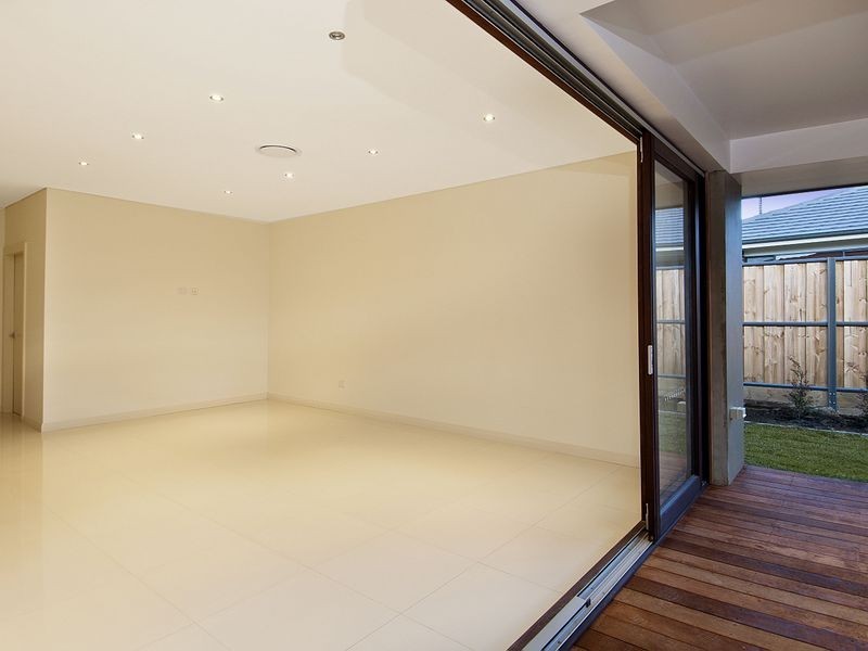 8 Crimson Crescent, The Ponds NSW 2769