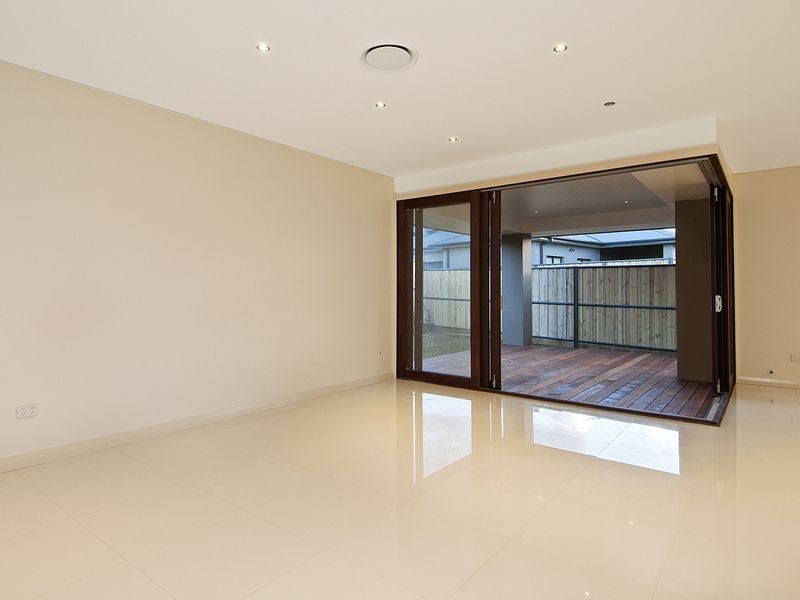 8 Crimson Crescent, The Ponds NSW 2769