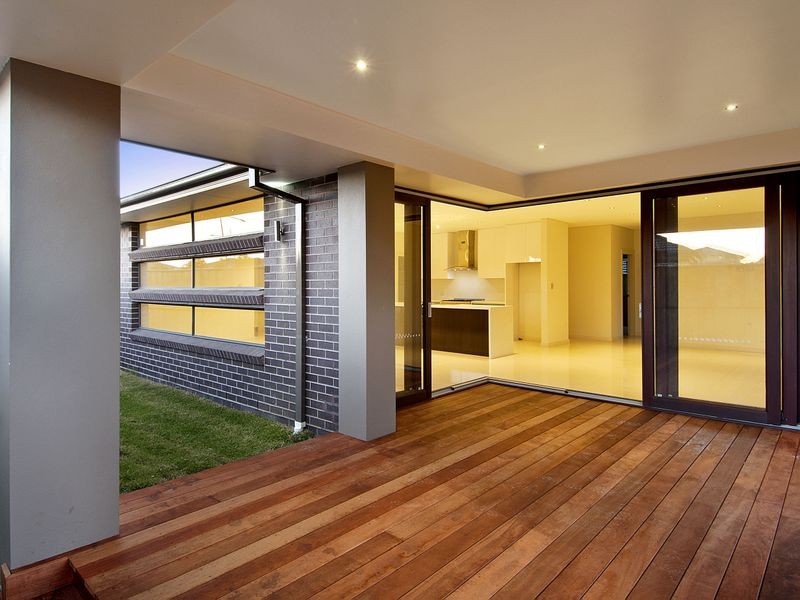 8 Crimson Crescent, The Ponds NSW 2769