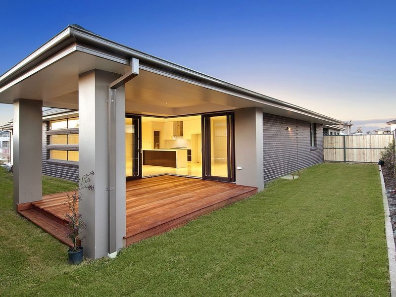8 Crimson Crescent, The Ponds NSW 2769