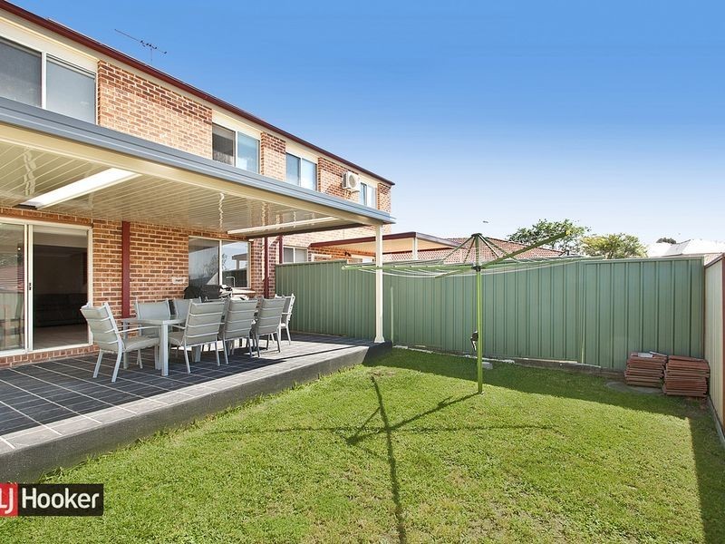 8 Bangalow Place, Stanhope Gardens NSW 2768