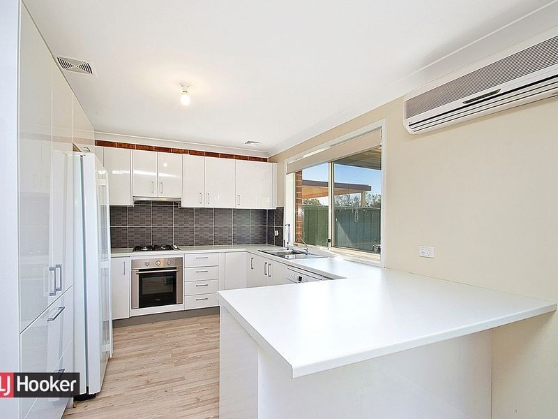 8 Bangalow Place, Stanhope Gardens NSW 2768