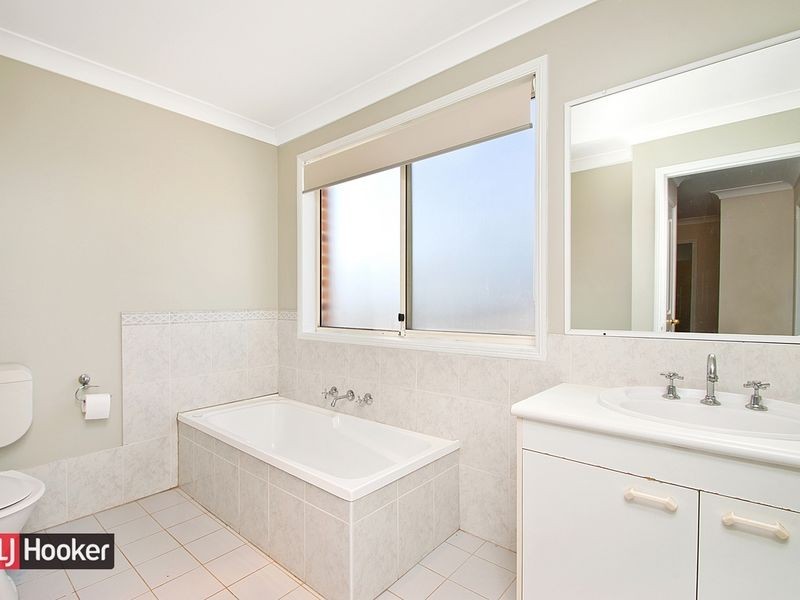 8 Bangalow Place, Stanhope Gardens NSW 2768