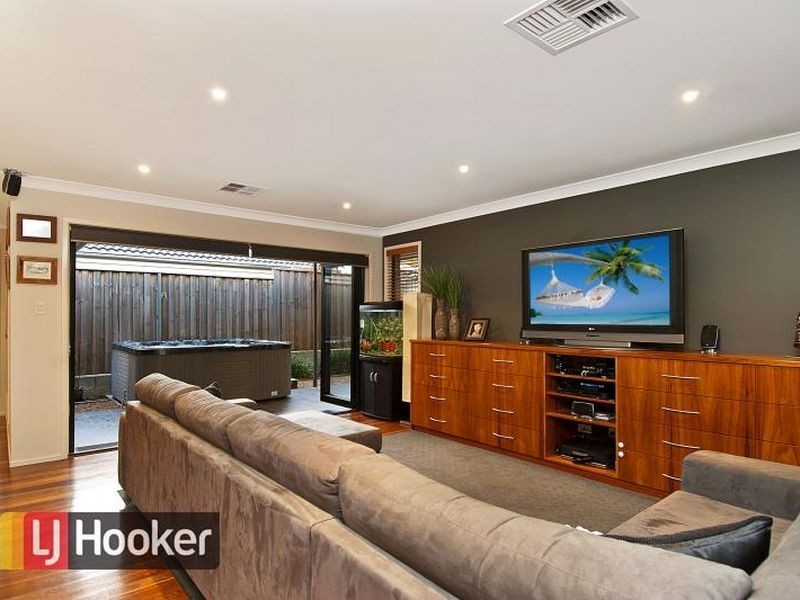 8 Watford Drive, Stanhope Gardens NSW 2768