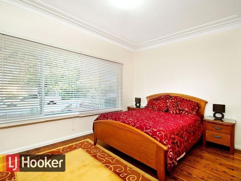 8 Hilltop Avenue, Blacktown NSW 2148