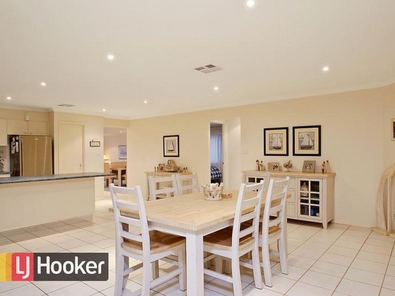 22 Roxburgh Crescent, Stanhope Gardens NSW 2768