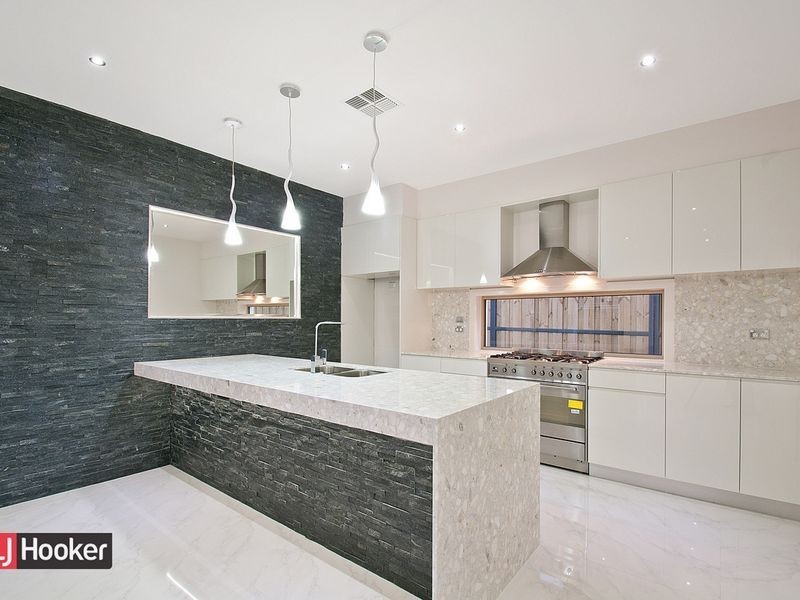 33 Edgewood Drive, Stanhope Gardens NSW 2768