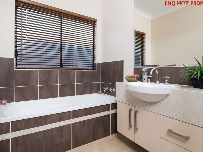 33 Muller Street, Palm Cove QLD 4879