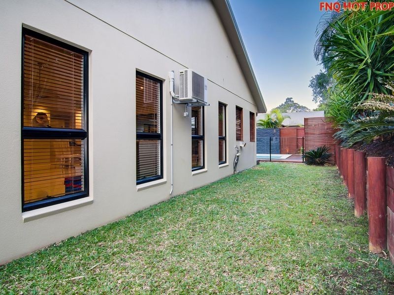 33 Muller Street, Palm Cove QLD 4879