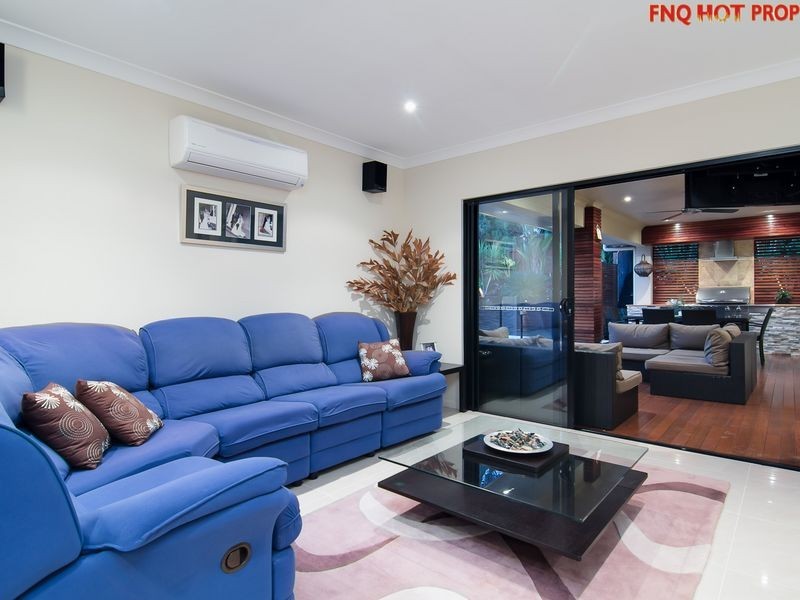 33 Muller Street, Palm Cove QLD 4879