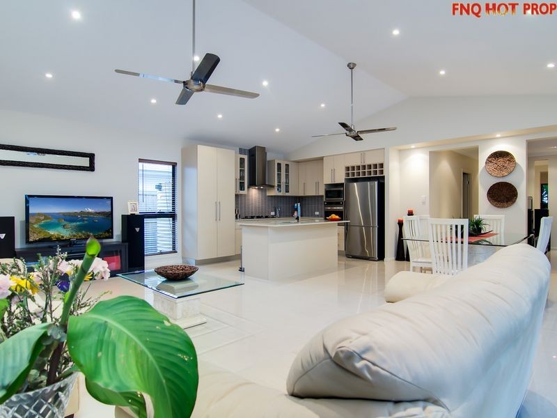 33 Muller Street, Palm Cove QLD 4879