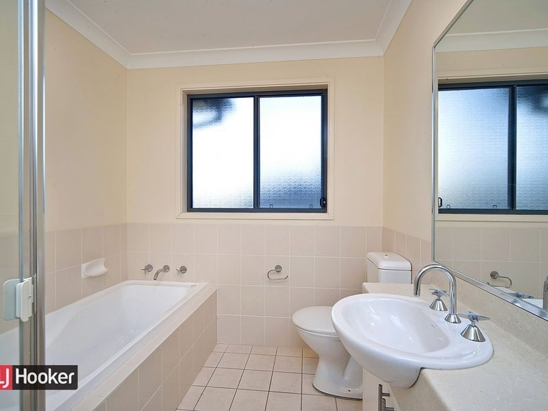 13 Tree Top Circuit, Quakers Hill NSW 2763