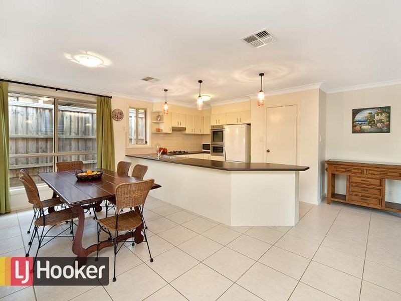 6 Woodward Avenue, Stanhope Gardens NSW 2768