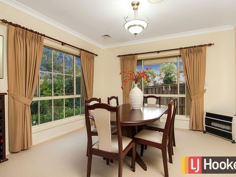 2 Lilyvale Close, Bella Vista NSW 2153