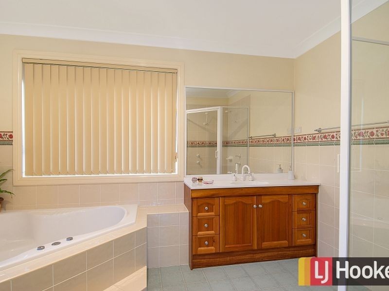 2 Lilyvale Close, Bella Vista NSW 2153