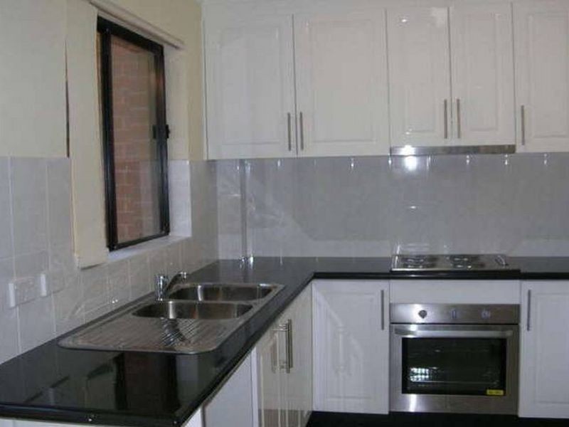 2/28 Anderson Road, Northmead NSW 2152