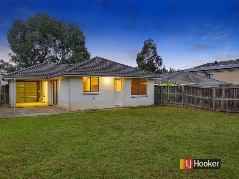 8 Olbury Street, Stanhope Gardens NSW 2768