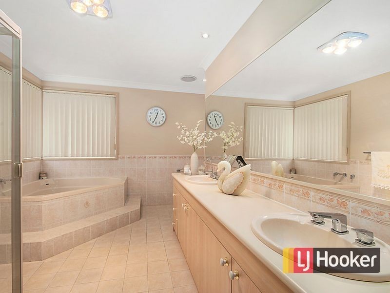 16 Paramount Crescent, Kellyville NSW 2155