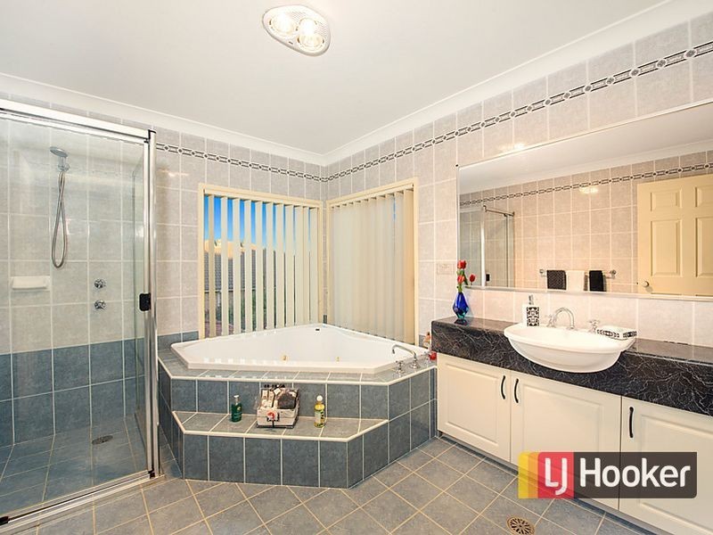 22 Broadleaf Crescent, Beaumont Hills NSW 2155