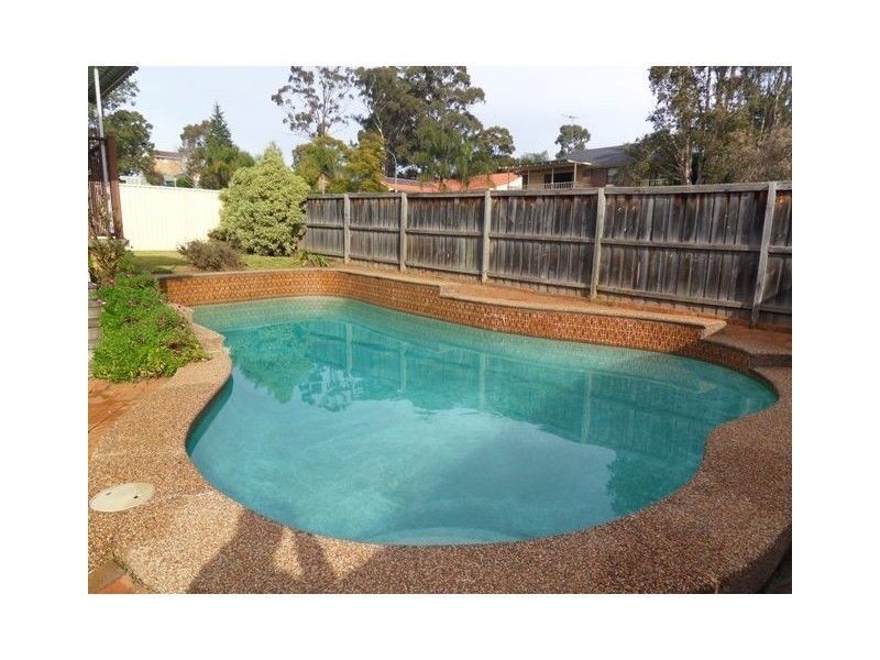 1 Molyneaux Avenue, Kings Langley NSW 2147