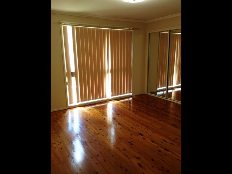 1 Molyneaux Avenue, Kings Langley NSW 2147