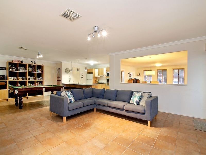 25 Bellbird Crescent, Quakers Hill NSW 2763