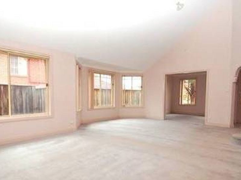 16 Tellicherry Ct, Beaumont Hills NSW 2155