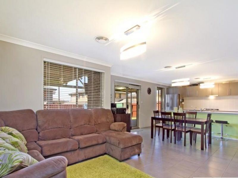 27 Ulmara Avenue, The Ponds NSW 2769