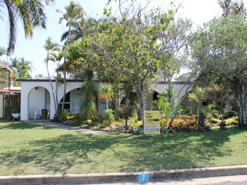 1 Lilly Street, Boyne Island QLD 4680