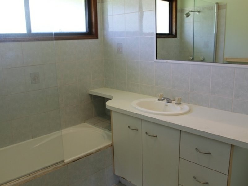 14 Sayre Crescent, Boyne Island QLD 4680