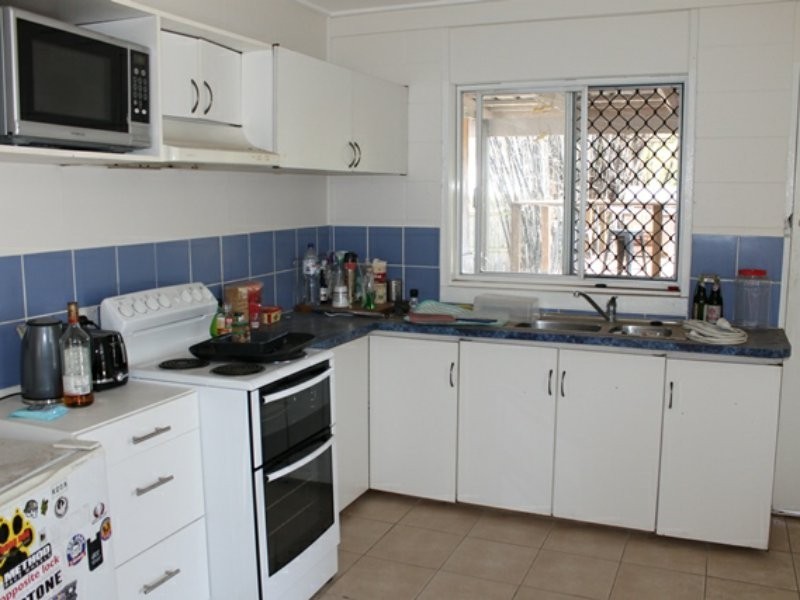 27 MALPAS STREET, Boyne Island QLD 4680