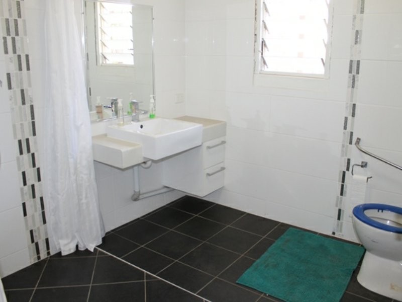 27 MALPAS STREET, Boyne Island QLD 4680