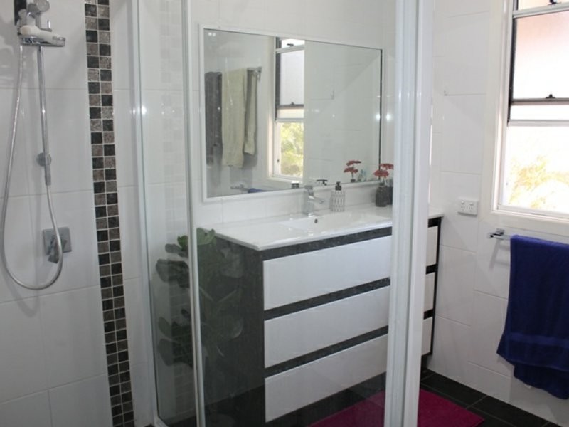 27 MALPAS STREET, Boyne Island QLD 4680